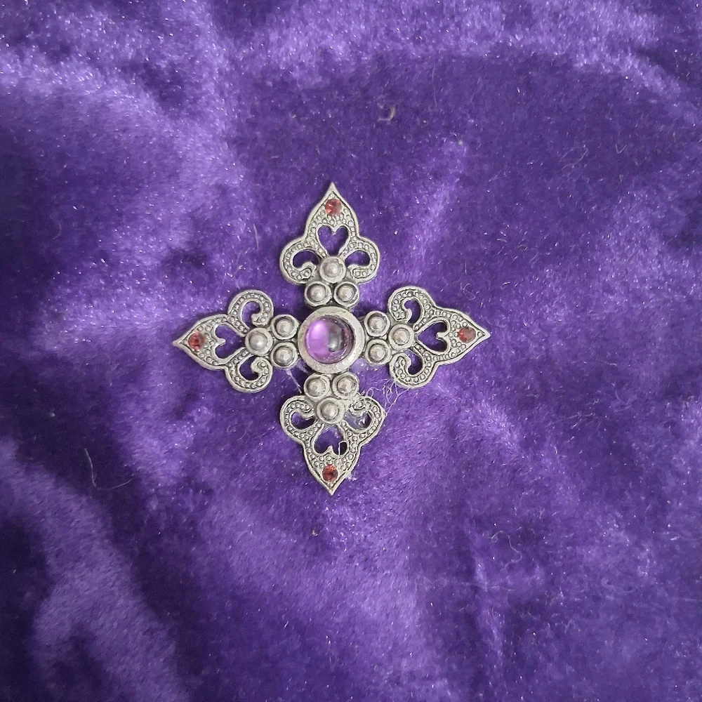 NWOT Beautiful 8x6 Lined Purple Crushed Velvet Silver Cross Journal!
